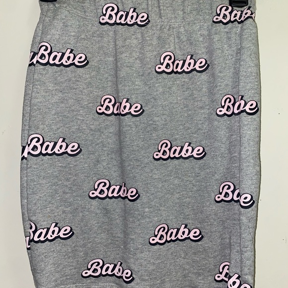 skirt - Picture 2 of 3